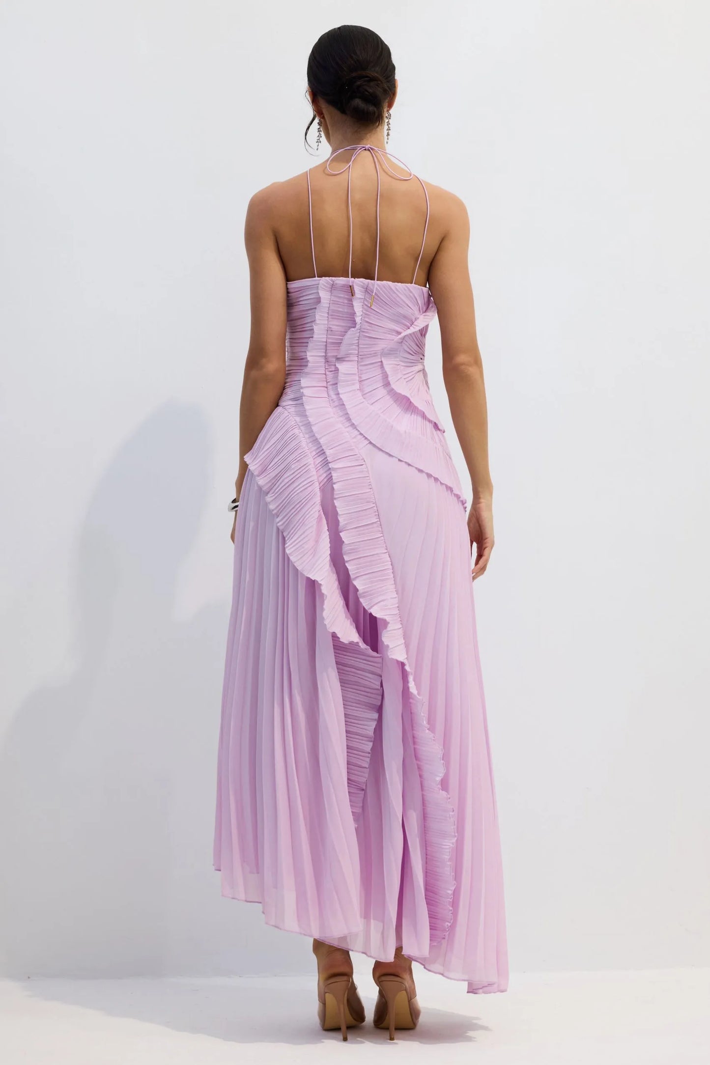 VESTIDO MIDI PLISADO ASIMÉTRICO CON CUELLO ALTER