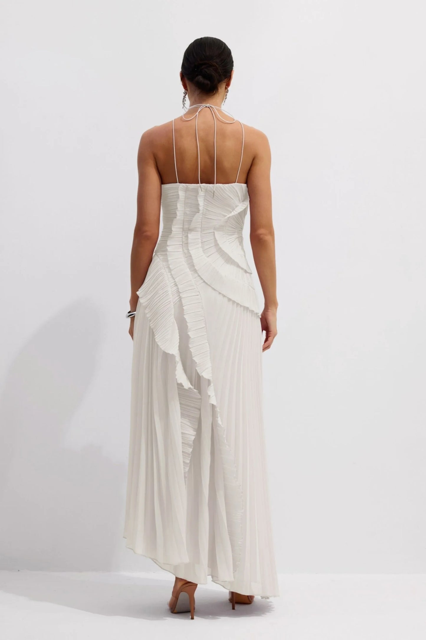 VESTIDO MIDI PLISADO ASIMÉTRICO CON CUELLO ALTER