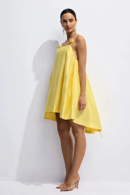 NATALI - VESTIDO MINI AMARILLO CON TIRANTES FINOS FLORALES ELEGANTES