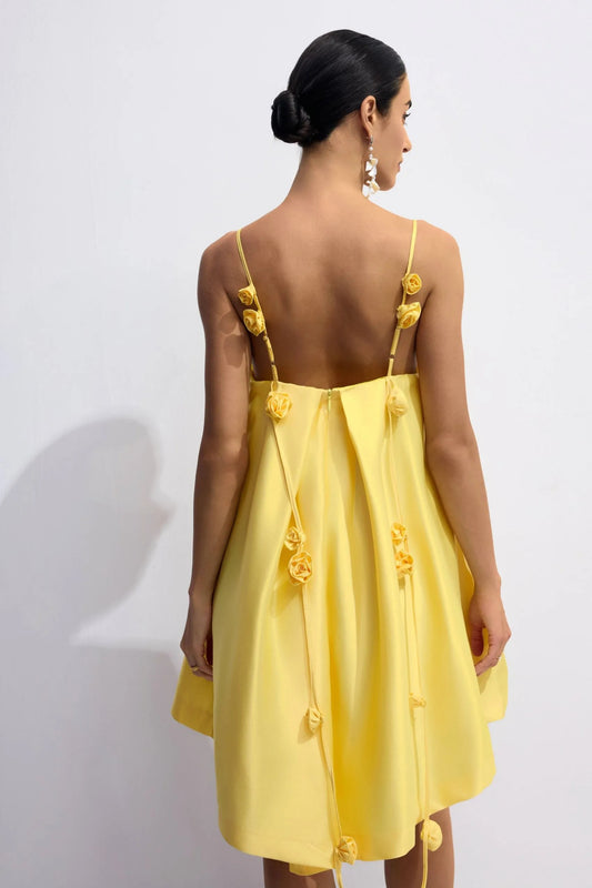 NATALI - VESTIDO MINI AMARILLO CON TIRANTES FINOS FLORALES ELEGANTES